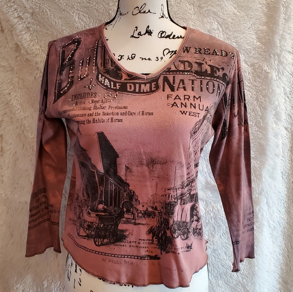SKINNY MINNIE Graphic Top - Large